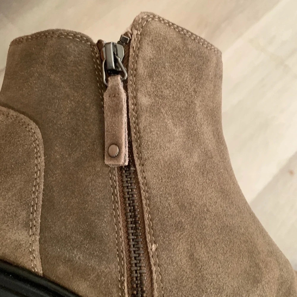 Me Too Mya Brown Suede Lug Sole Ankle Boots Chunky Block Heel Booties Womens 7.5